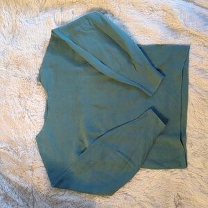 Uniqlo crew neck sweater